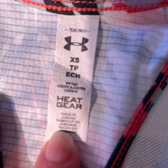 Under Armour Tanks (XS) - Picture 6 of 6